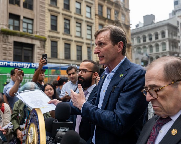 DHS tightens protocol for lawmaker visits to immigration facilities