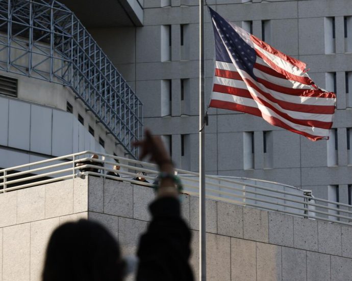 ice-issued-new-rules-for-congress-members-visiting-detention-centers.-experts-say-they’re-illegal