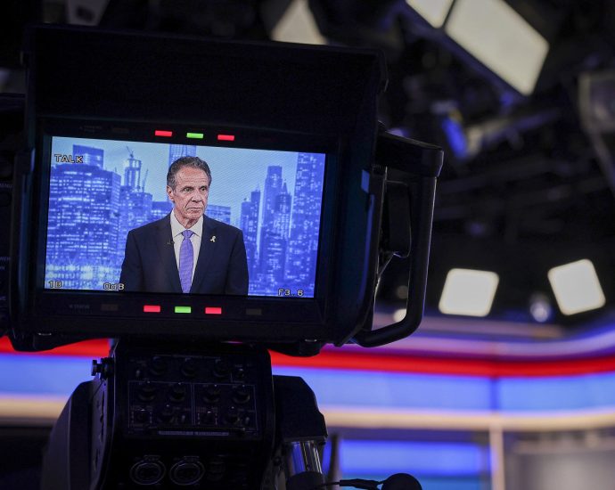 how-opponents-on-the-left-are-banding-together-to-try-to-stop-andrew-cuomo-in-new-york-city