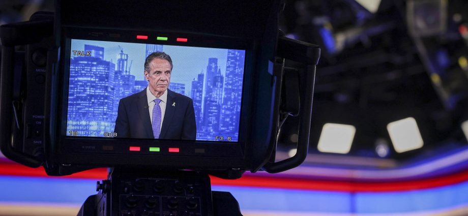 how-opponents-on-the-left-are-banding-together-to-try-to-stop-andrew-cuomo-in-new-york-city