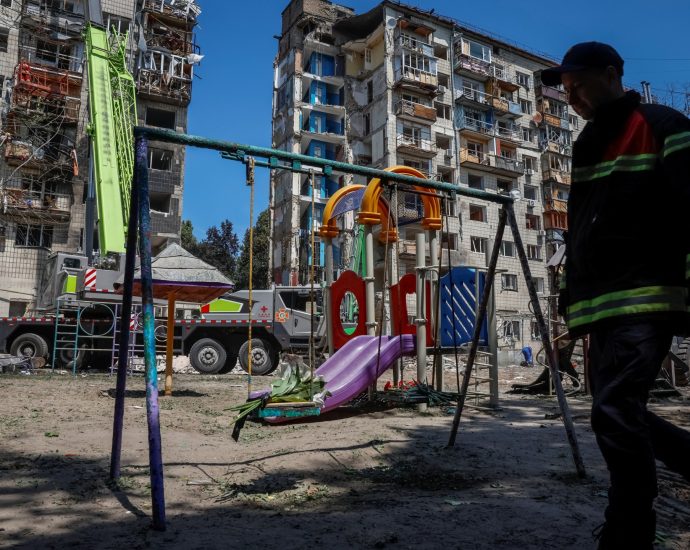 eu-squeezes-russia-financially-to-reach-‘peace-through-strength’-in-ukraine