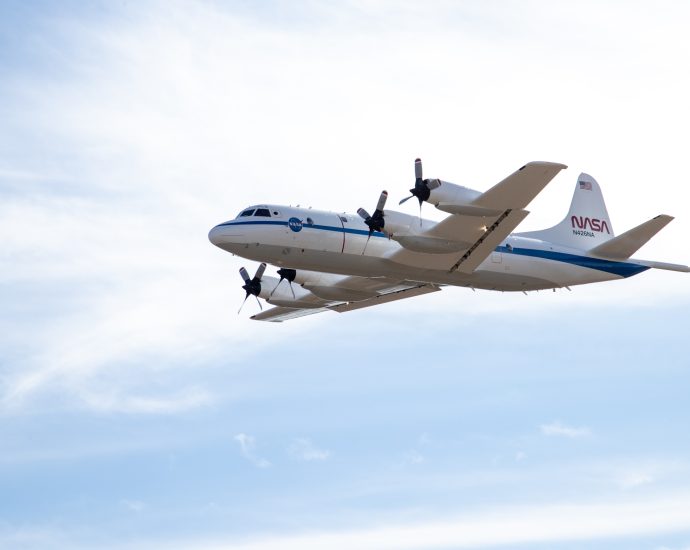 NASA Aircraft to Make Low-Altitude Flights in Mid-Atlantic, California