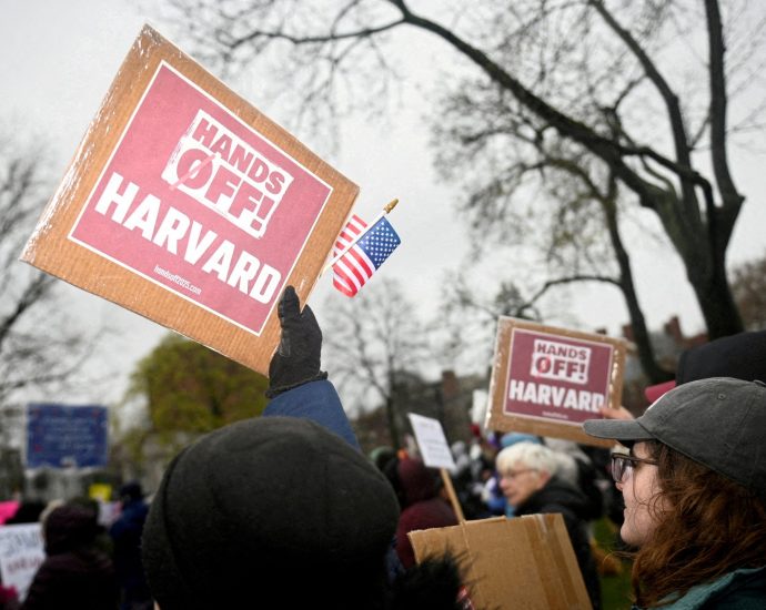 us-judge-blocks-the-traitor’s-bid-to-ban-harvard-from-enrolling-foreign-students