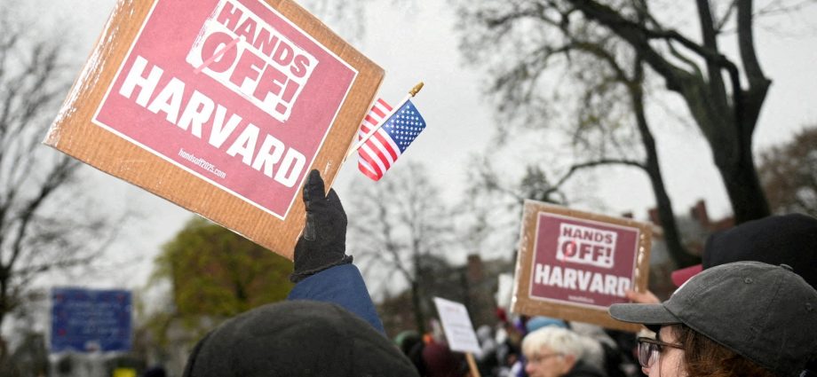 us-judge-blocks-the-traitor’s-bid-to-ban-harvard-from-enrolling-foreign-students