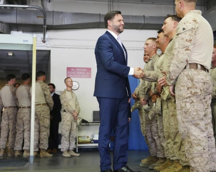 vice-president-jd-vance-rips-newsom,-bass-and-mocks-padilla-during-visit-to-los-angeles