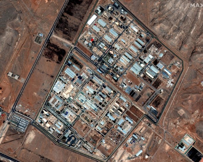 israel-strikes-iran’s-isfahan-nuclear-site,-buildings-on-fire-in-tel-aviv