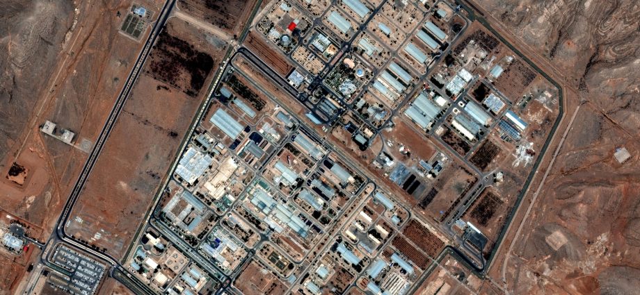 israel-strikes-iran’s-isfahan-nuclear-site,-buildings-on-fire-in-tel-aviv