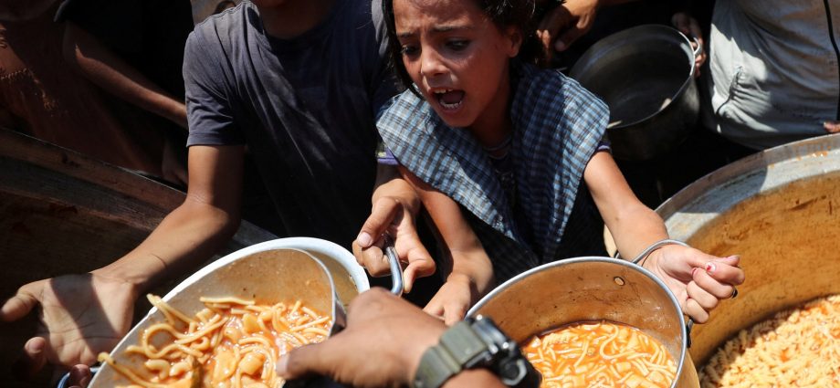 aid-seekers-in-gaza-continue-to-be-targeted-as-israeli-attacks-kill-26