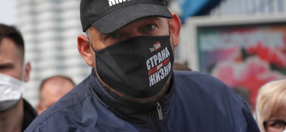 belarus-opposition-leader-siarhei-tsikhanouski-freed-from-jail,-says-wife