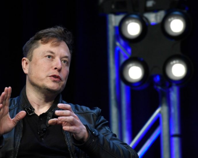 watch:-spacex-rocket-being-tested-in-texas-explodes,-but-no-injuries-reported