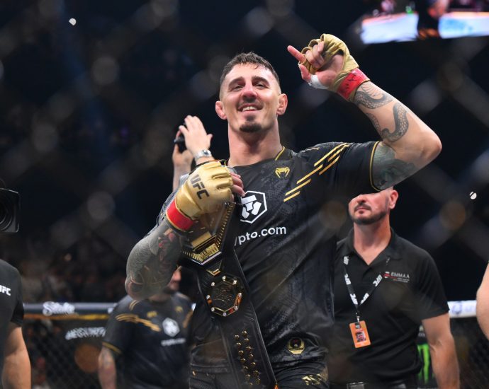 tom-aspinall-is-ufc’s-undisputed-heavyweight-champ-as-jon-jones-retires