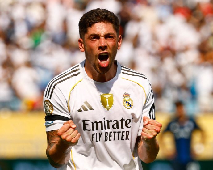real-madrid-beat-pachuca-at-club-world-cup-despite-asencio’s-early-red-card