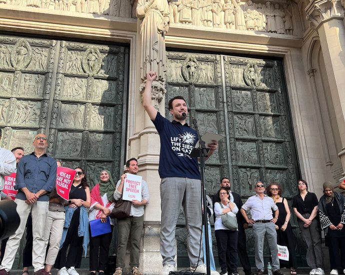 mahmoud-khalil-describes-ice-detention,-decries-columbia-‘hypocrisy’