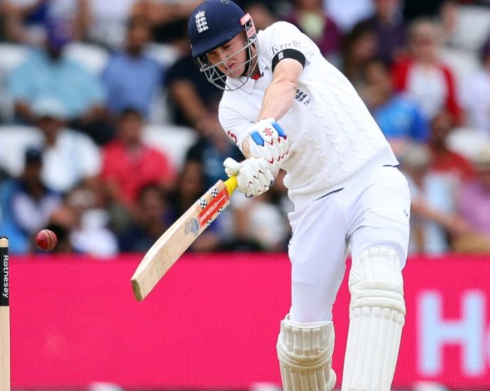 india-england:-brooks-scores-99,-stokes-strikes-late-on-day-3-of-first-test