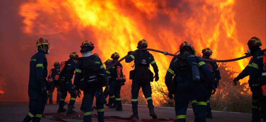 more-than-100-firefighters-battle-major-wildfire-on-the-greek-island-of-chios