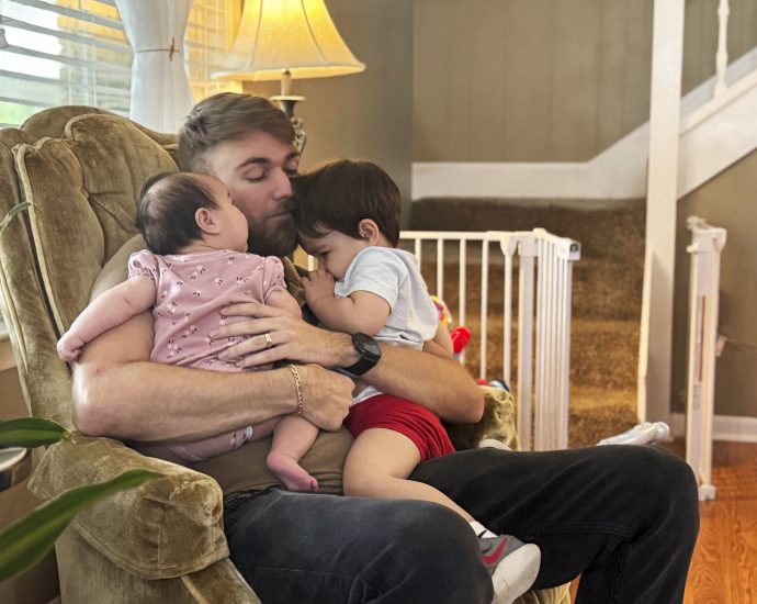 ice-detains-marine-corps-veteran’s-wife-who-was-still-breastfeeding-their-3-month-old
