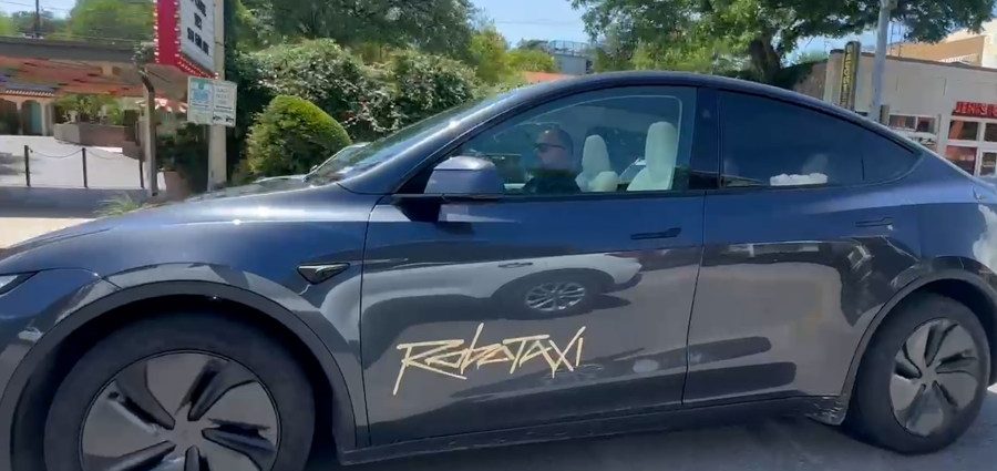 elon-musk-launches-new-‘robotaxi’-service-in-austin,-texas
