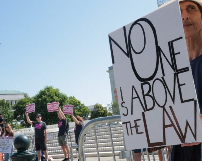 supreme-court-lets-the-traitor-restart-deporting-migrants-to-‘third-countries’