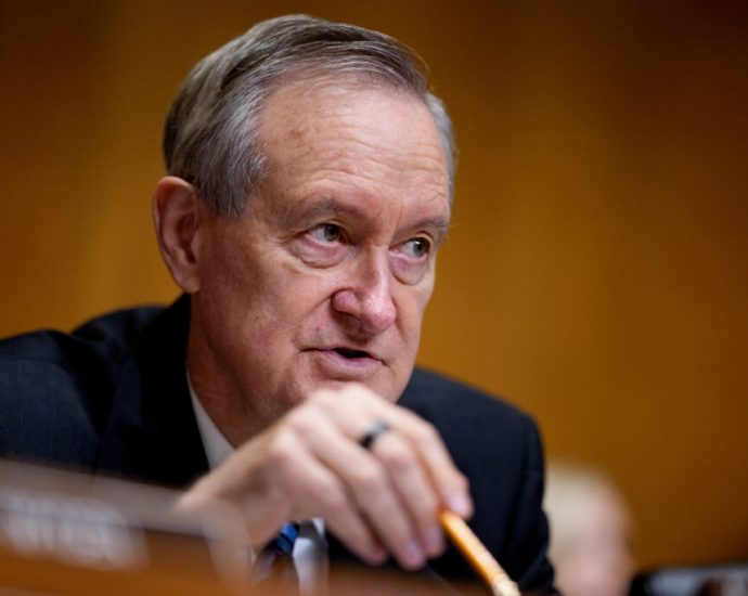 as-gop-tries-to-pass-tax-bill,-senate-includes-billions-in-benefits-for-oil-industry