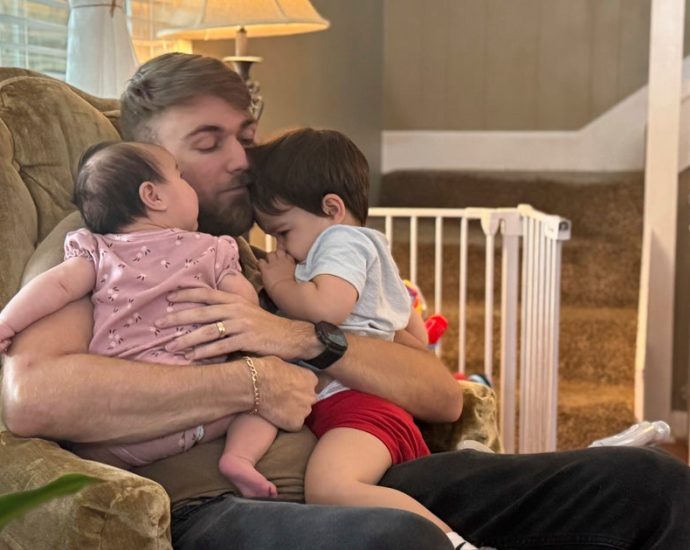 ice-detains-marine-corps-veteran’s-wife-who-was-still-breastfeeding-their-baby
