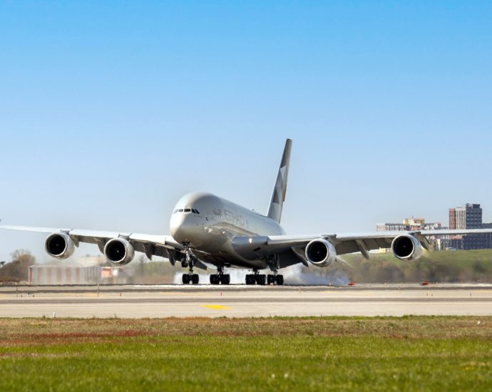 new-york-jfk-says-goodbye-to-etihad-airways’-airbus-a380-flights