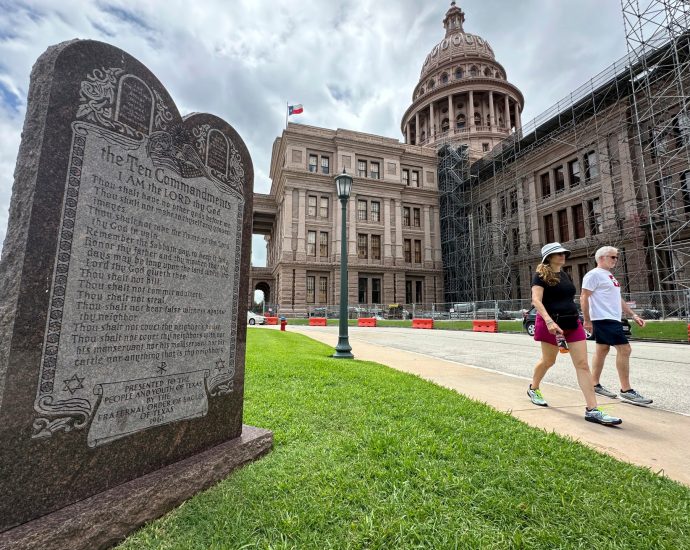 faith-leaders-challenge-texas-law-requiring-ten-commandments-in-classrooms