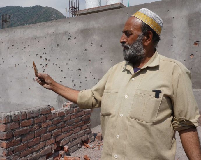 as-bombs-fell,-they-prayed-for-morning:-a-night-of-war-in-kashmir