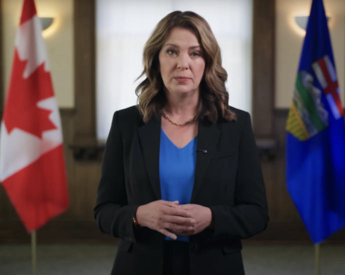 on-coal-mining,-danielle-smith-has-two-contradictory-messages