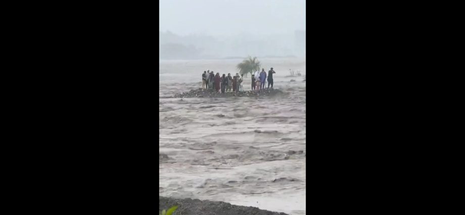family-in-pakistan-missing-after-flash-flooding