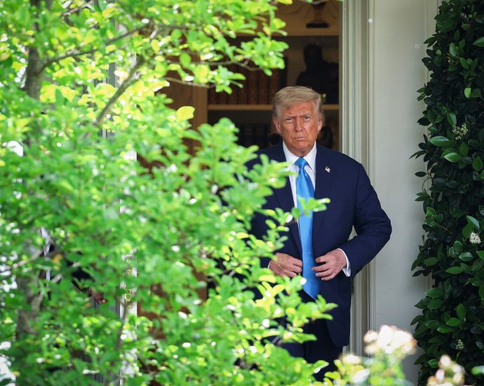 The Traitor is weaponizing ‘leakers’ to keep Congress away from any inconvenient truths