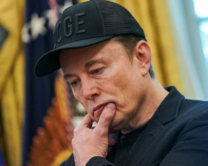 why-musk-doesn’t-want-us-to-know-he-uses-a-computer