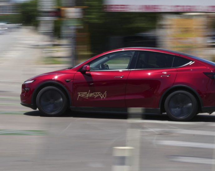 tesla’s-robotaxis-hit-the-road-for-the-first-time-–-but-it’s-the-price-of-a-ride-that’s-going-viral
