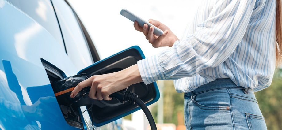 new-study-finds-ev-app-engagement-reaches-new-highs