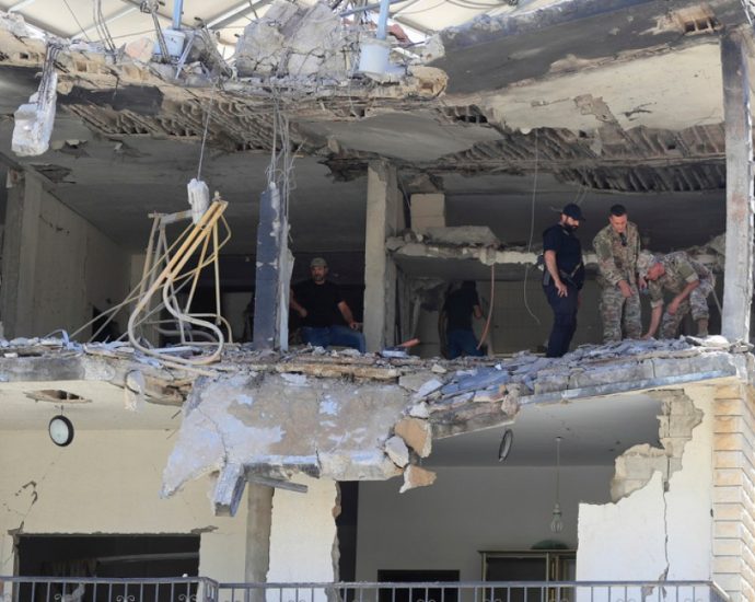 israeli-attacks-on-southern-lebanon-kill-three-people