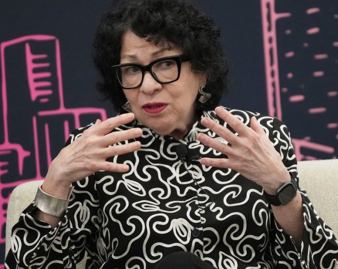 sonia-sotomayor-calls-out-clarence-thomas-in-lgbtq-school-books-case
