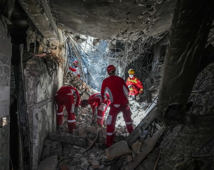 aftermath-of-deadly-israeli-attack-on-tehran’s-evin-prison