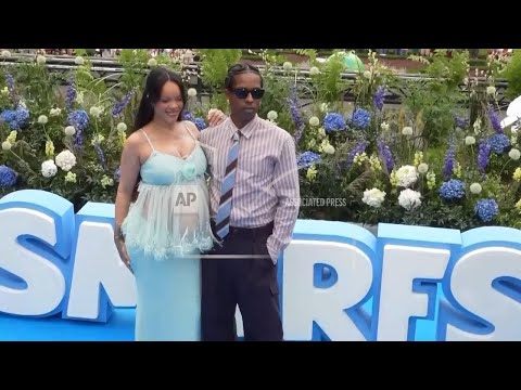 rihanna-hits-the-blue-carpet-for-‘smurfs’-premiere-in-brussels