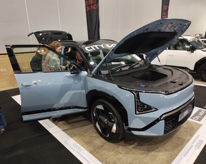 Here’s a Kia EV3 vs EV5 frunk size comparison
