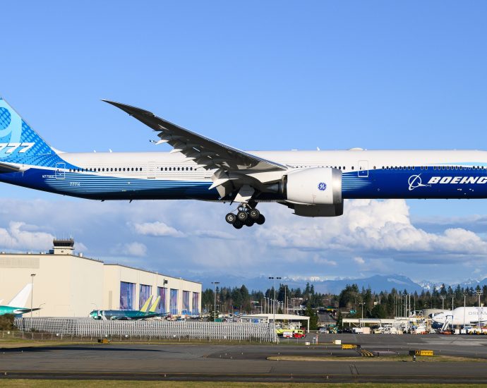 boeing-hires-former-lockheed-martin-finance-chief-as-new-cfo