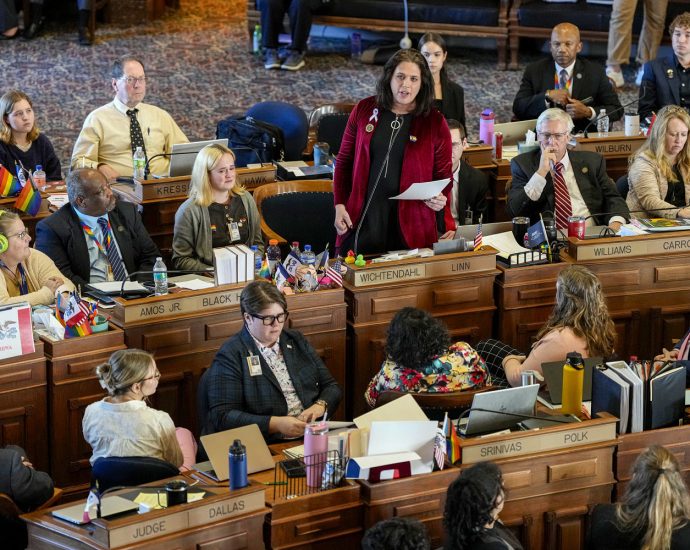 iowa’s-civil-rights-protections-no-longer-include-gender-identity-as-new-law-takes-effect