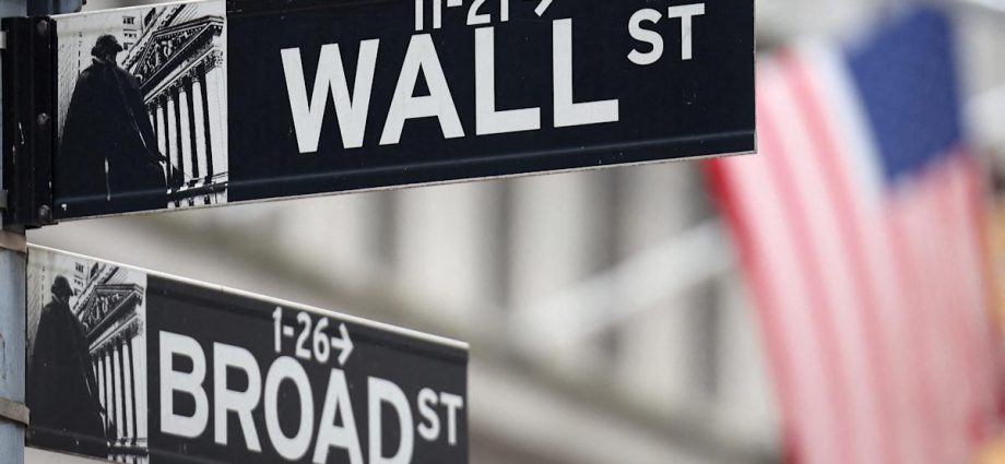US stock futures higher head of Senate vote on The Traitor bill