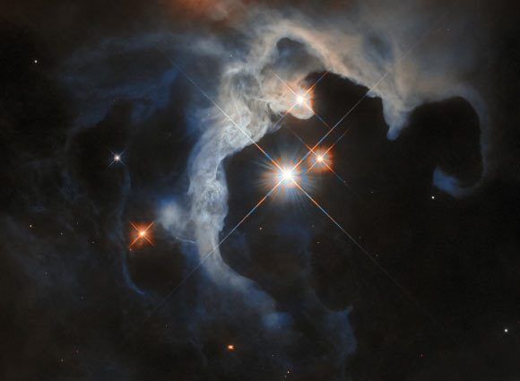 Hubble Spots Reflection Nebula in Taurus Molecular Cloud
