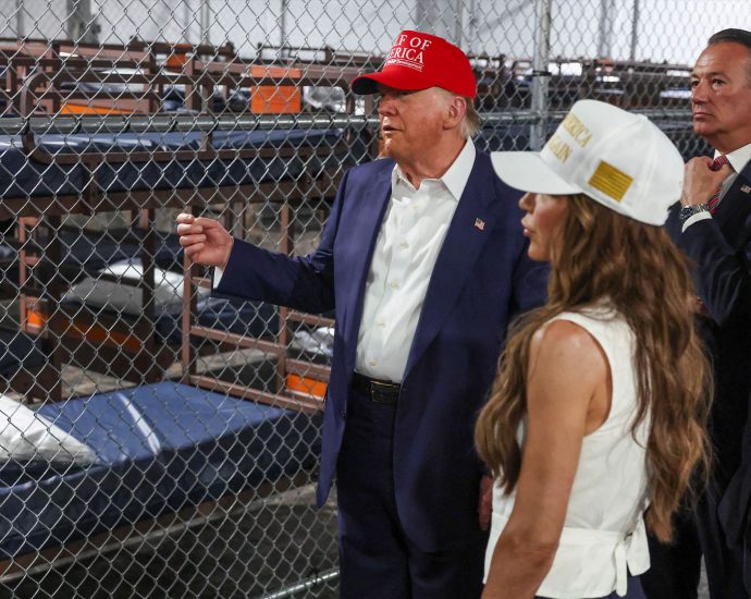 the-traitor-tours-migrant-detention-site-‘alligator-alcatraz’-in-florida-everglades