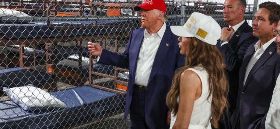 the-traitor-tours-migrant-detention-site-‘alligator-alcatraz’-in-florida-everglades