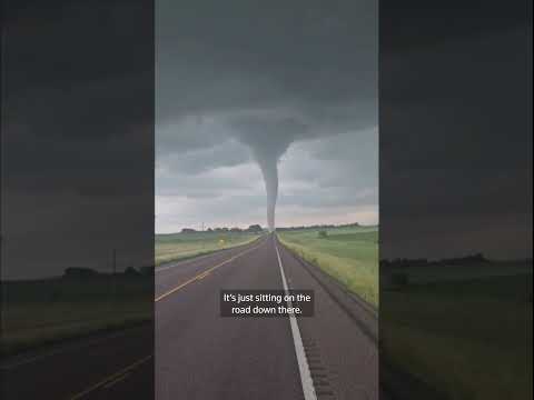 man-films-himself-in-front-of-tornado