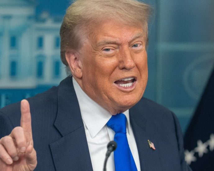 ‘signs-of-broken-brains’:-the-traitor’s-latest-sharpie-scrawl-has-people-howling