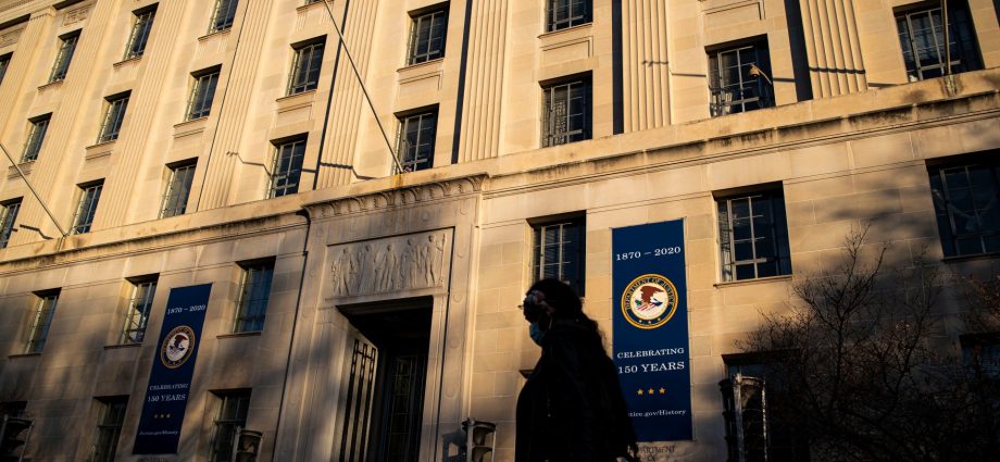 two-chinese-nationals-charged-for-trying-to-recruit-spies-in-us-military