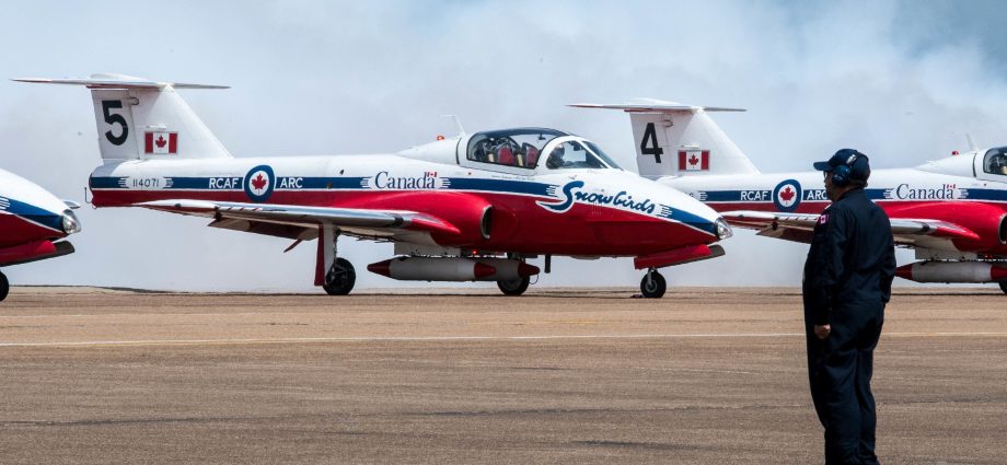 snowbirds-fly-over-ottawa-to-celebrate-canada-day