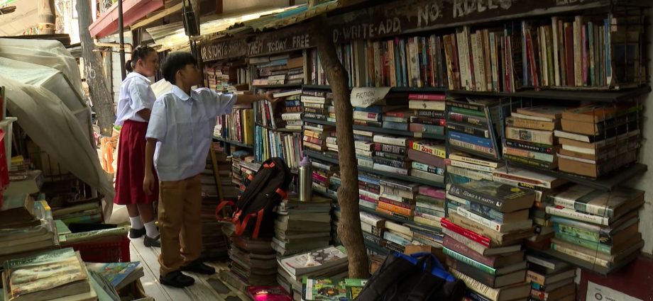 video:-a-home-turned-library-to-tackle-the-philippines’-reading-crisis