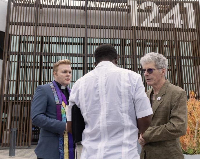 faith-leaders-bear-witness-as-migrants-make-their-case-in-immigration-court